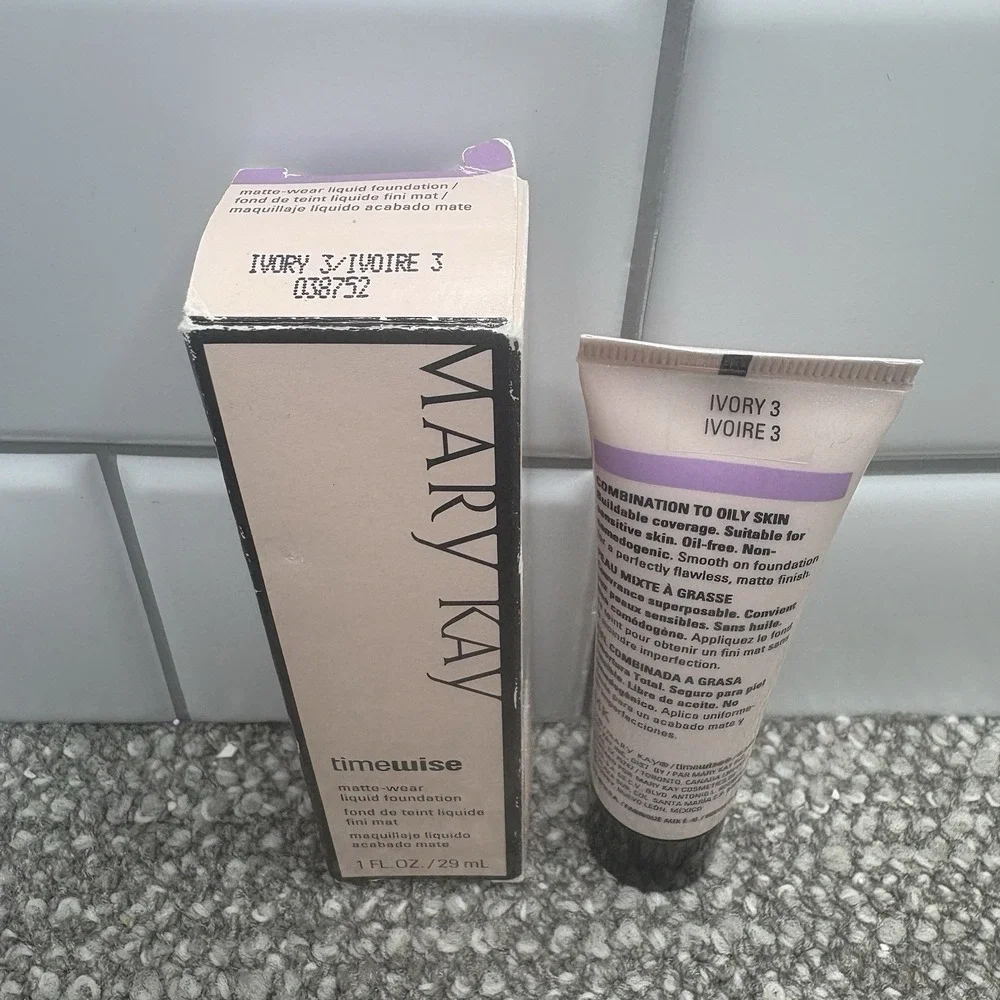 Mary Kay Foundation Makeup Ivory 3 Combination To Oily Matte NIB